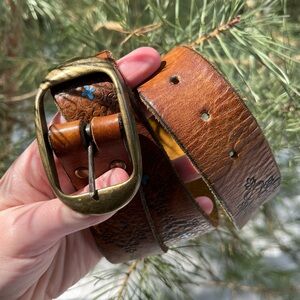 70s Tooled Genuine Leather Brass Buckle Belt Size 26